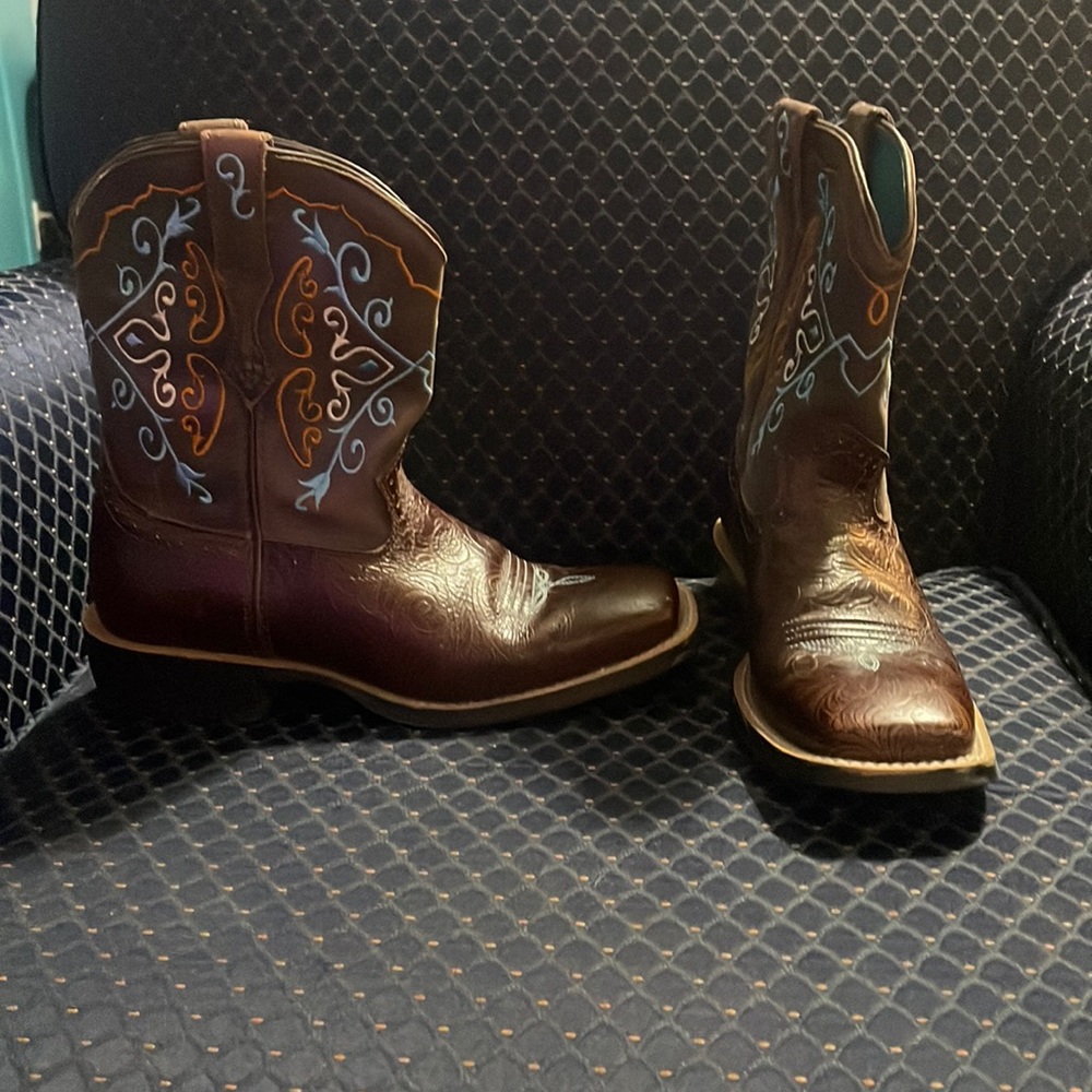 Woman’s Ariat boots.